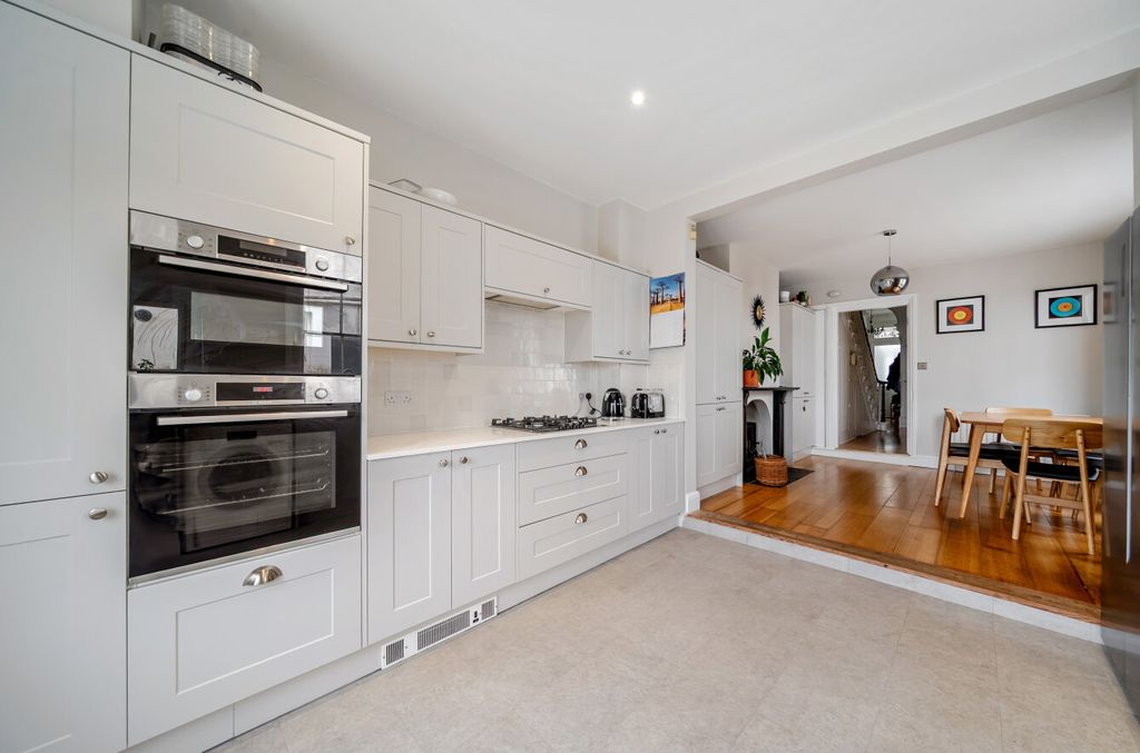 Property photo 3 of 19 1511428-9-1A08100...