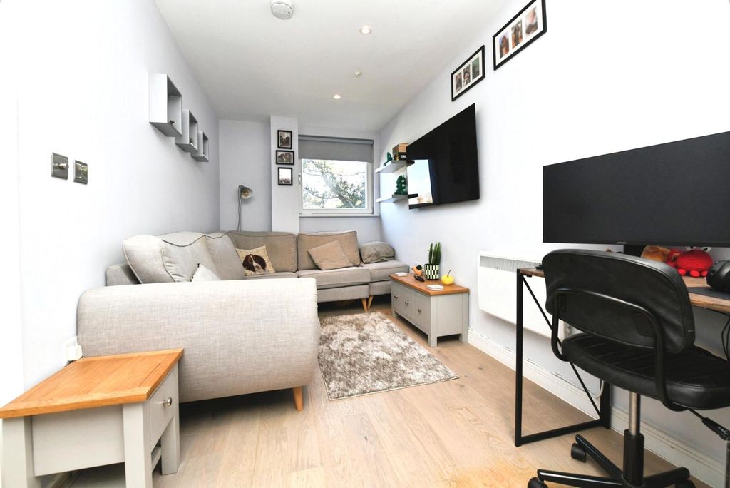 Property photo 2 of 10 Pbox-Img.Jpg
