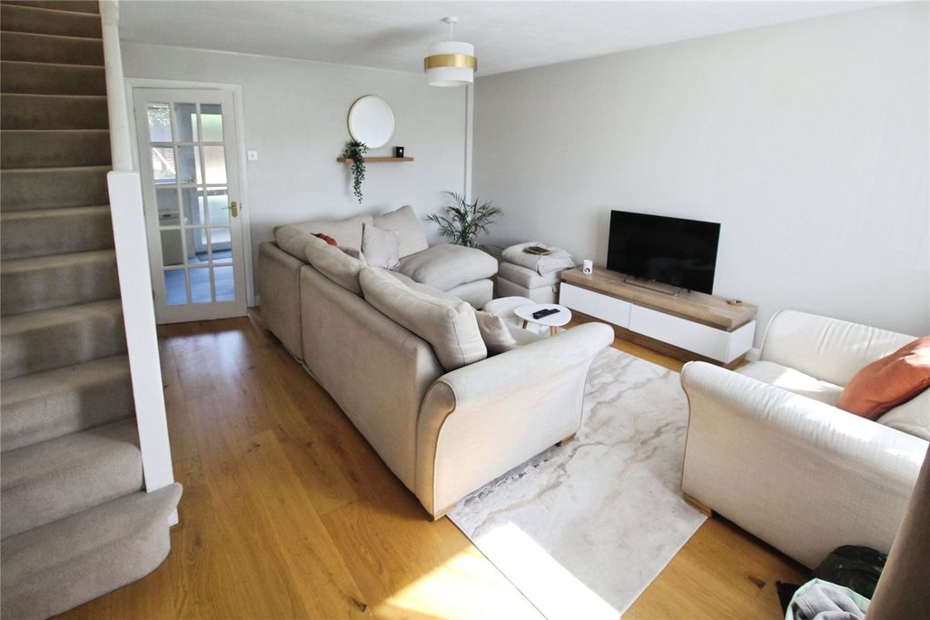 Property photo 2 of 11 Lounge