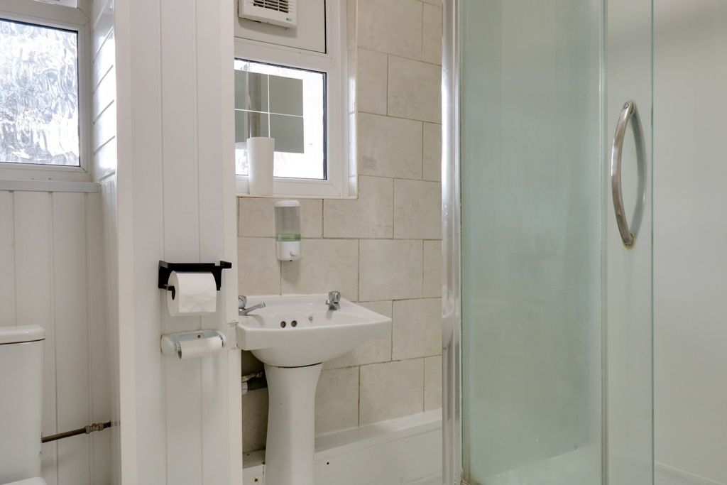 Property photo 3 of 11 4795343