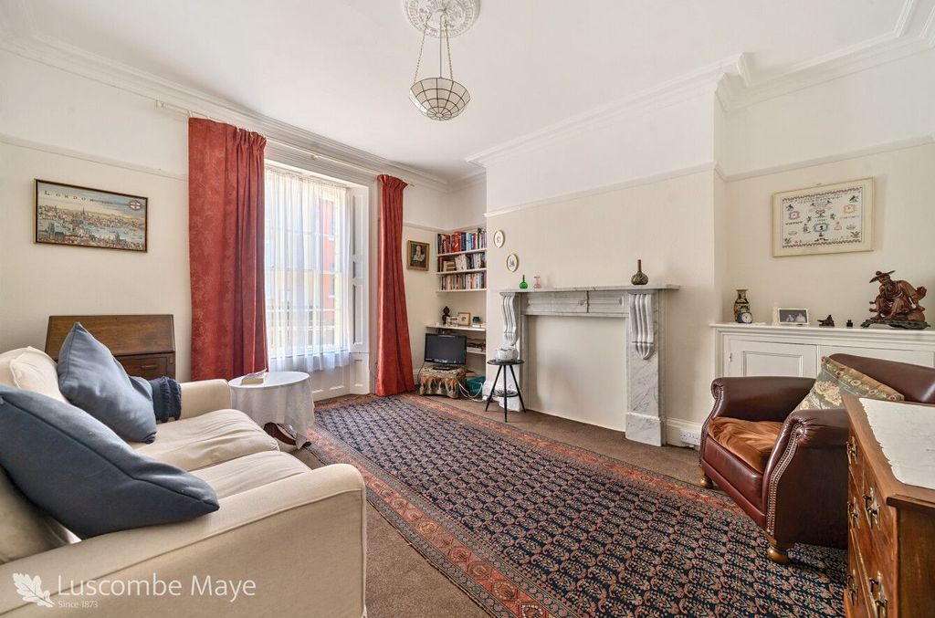 Property photo 3 of 18