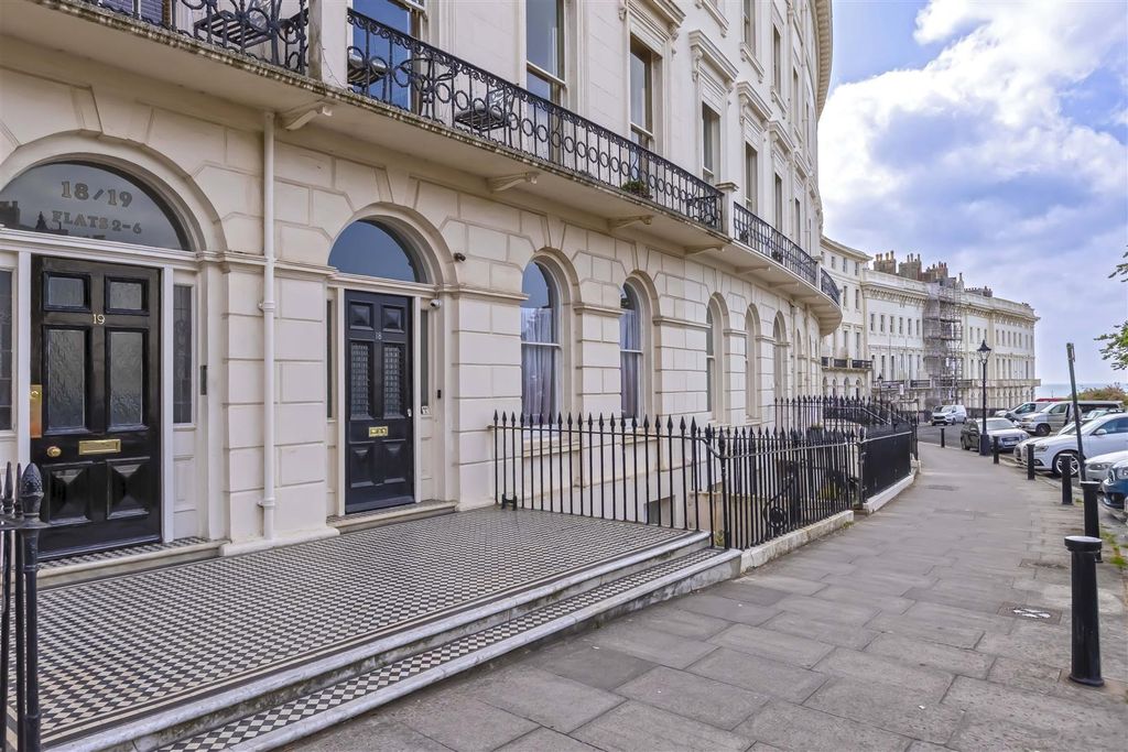 Property photo 1 of 43 Adelaide Crescent_36.Jpg