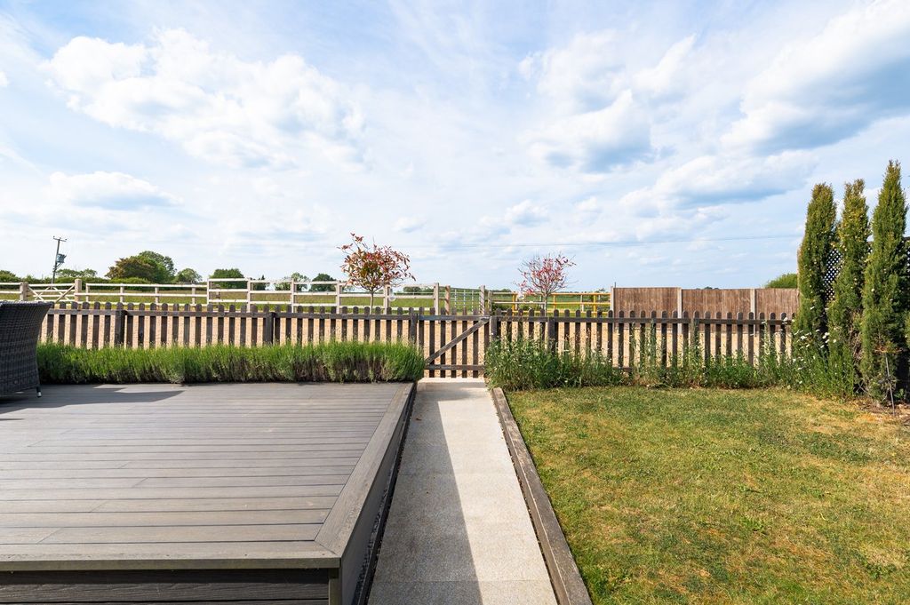 Property photo 3 of 28