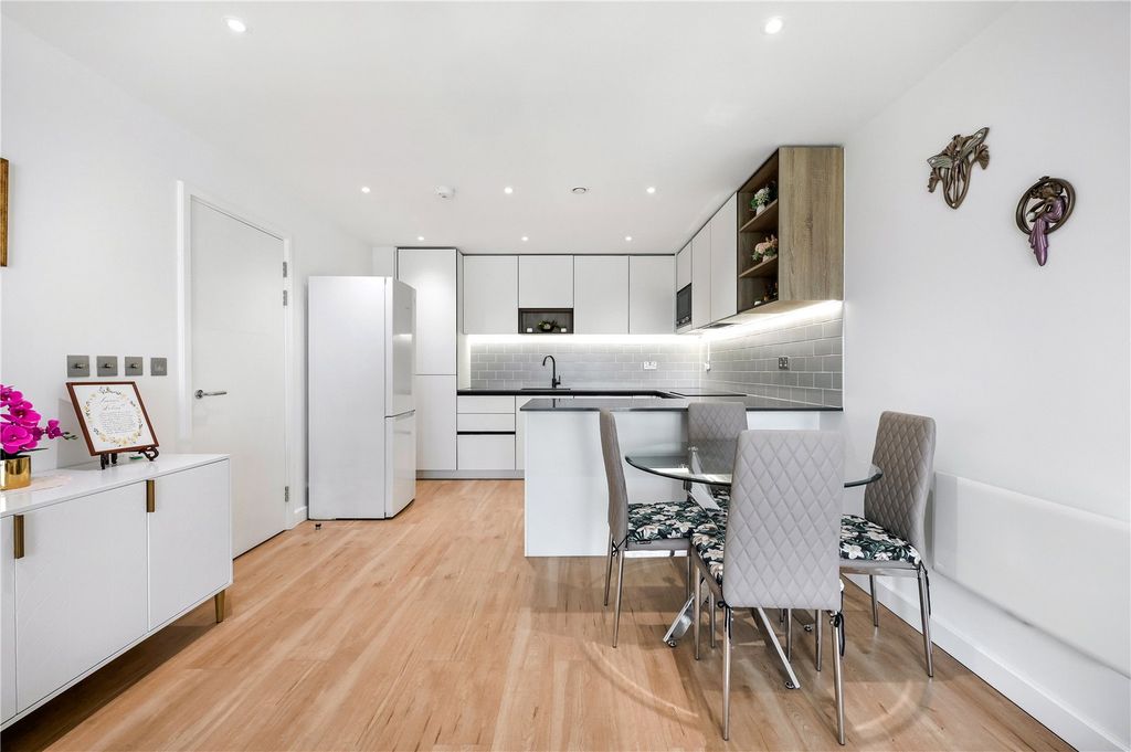 Property photo 3 of 16 Fermont House