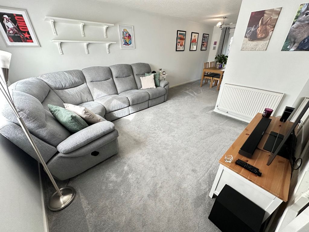 Property photo 2 of 15 4387101