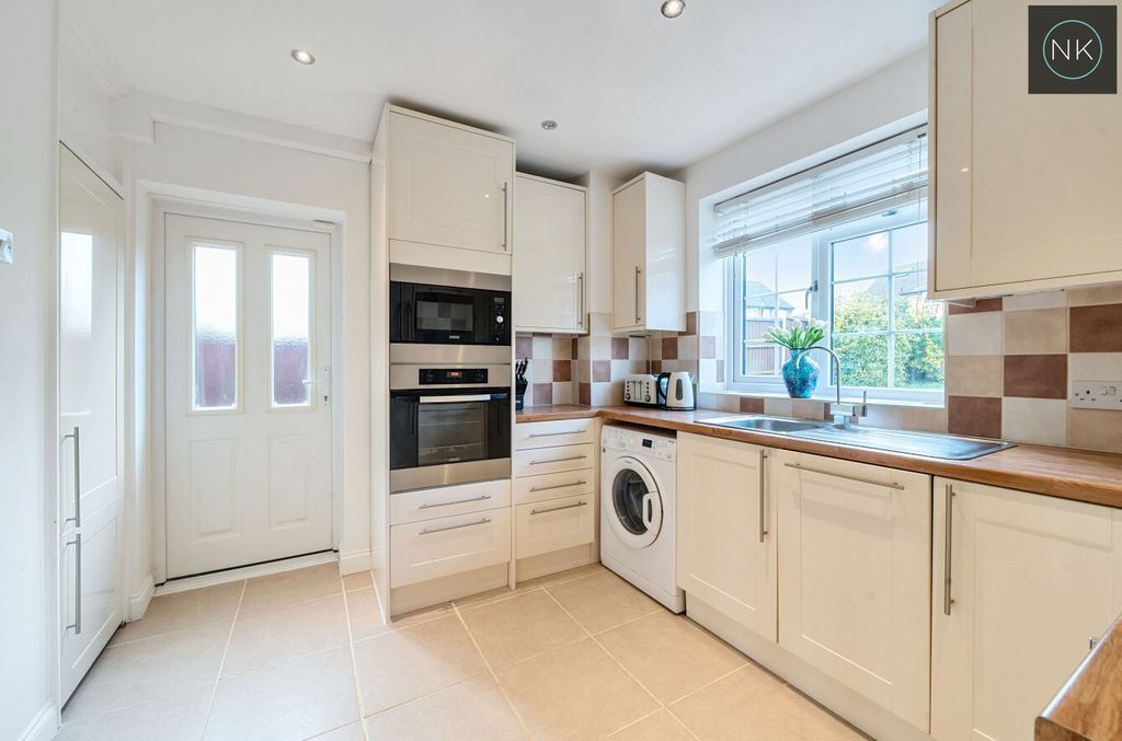 Property photo 3 of 28 3875587