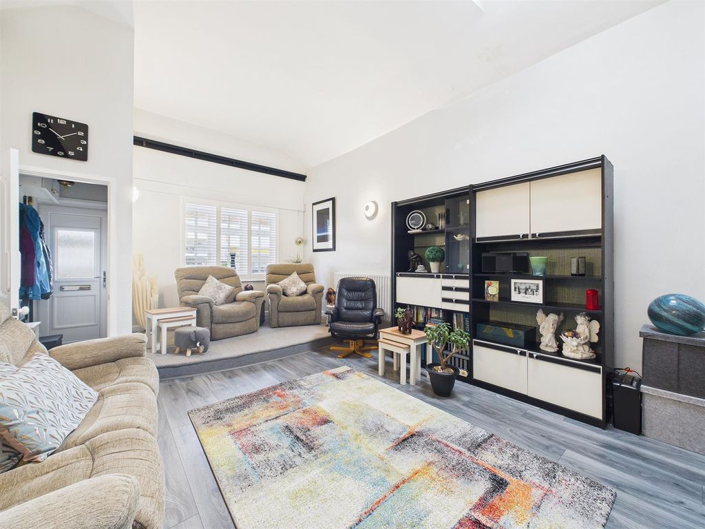 Property photo 1 of 18 Southmead Road (3).Jpg