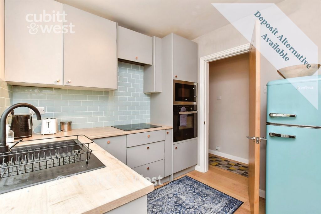 Property photo 3 of 15 Kitchen