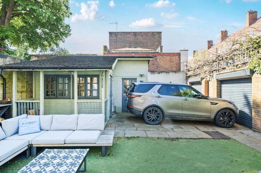 Property photo 3 of 37