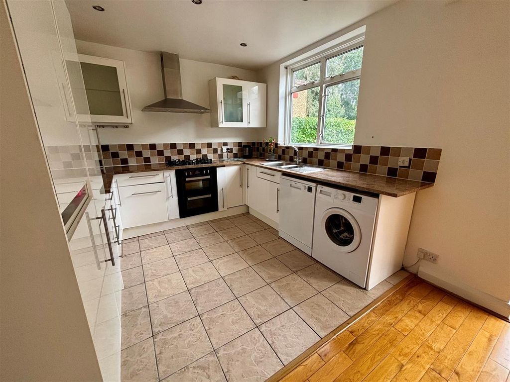 Property photo 3 of 15 Kitchen.Jpg