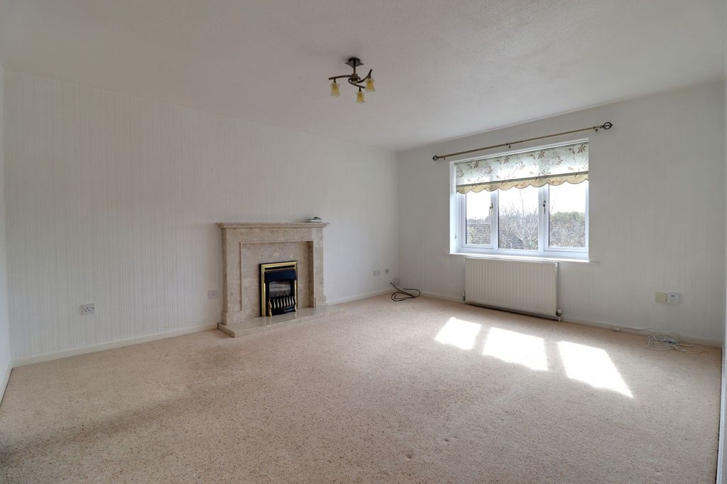 Property photo 3 of 7 Living Room