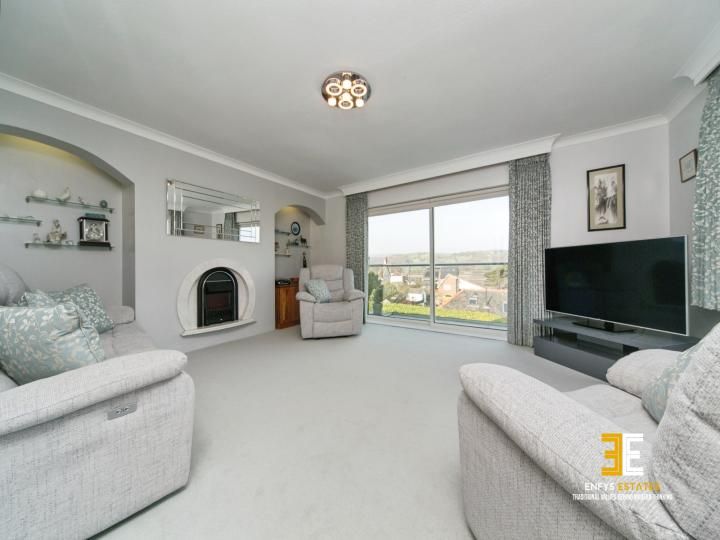Property photo 2 of 44