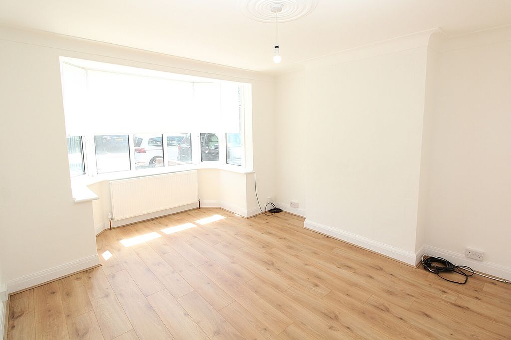 Property photo 2 of 12 Lounge View 1