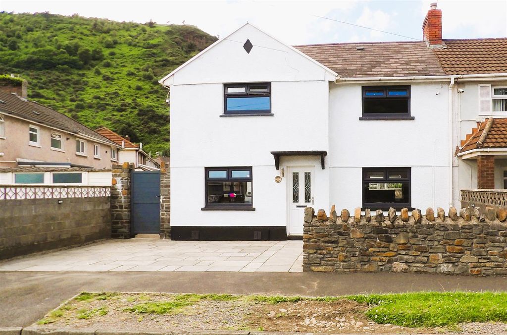 Property photo 1 of 32