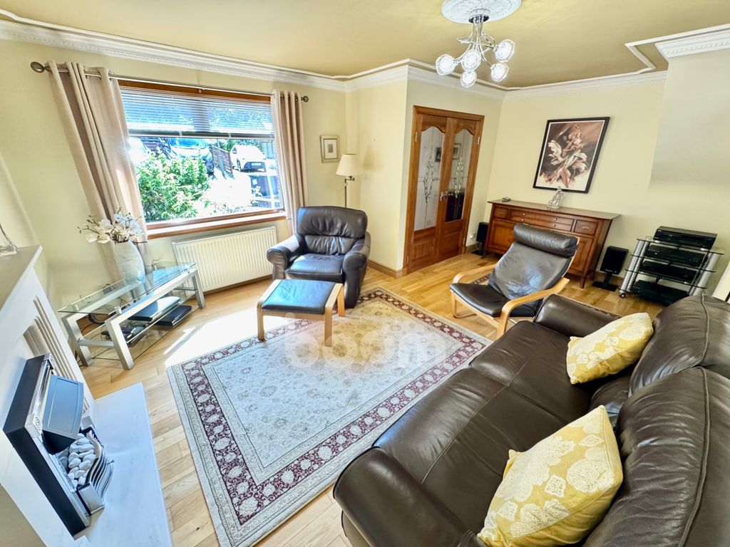 Property photo 2 of 21 Carswell Court, Dalry Lounge Shot