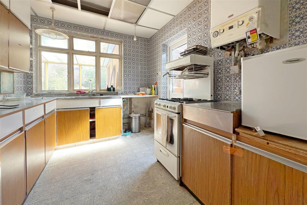 Property photo 3 of 18 Kitchen