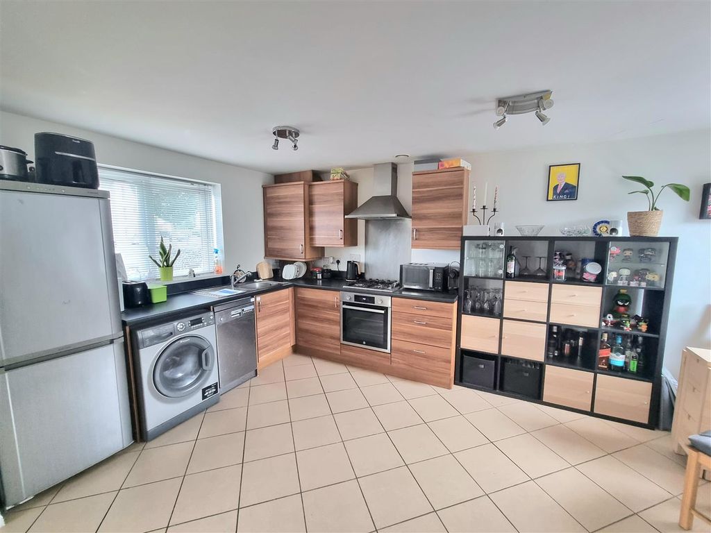 Property photo 1 of 19 Kitchen