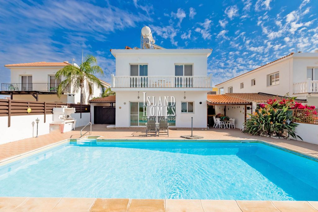 Property photo 3 of 45