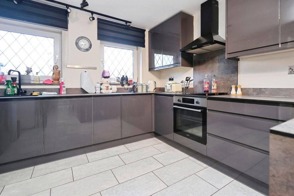Property photo 2 of 18 Pbox-Img.Jpg