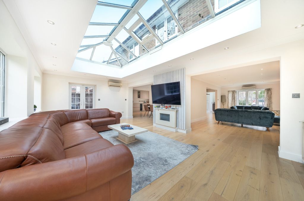 Property photo 3 of 30 1400938-13-69711F...