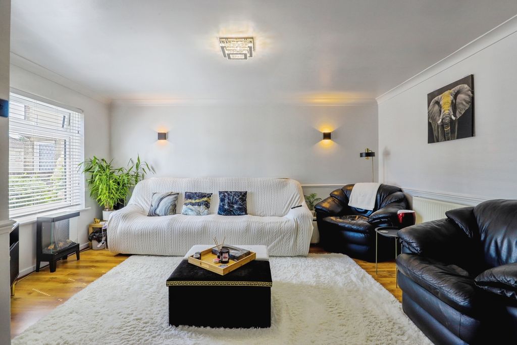 Property photo 3 of 16 Pbox-Img.Jpg