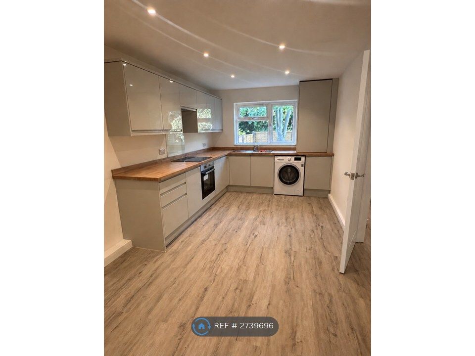 Property photo 2 of 10 Kitchen