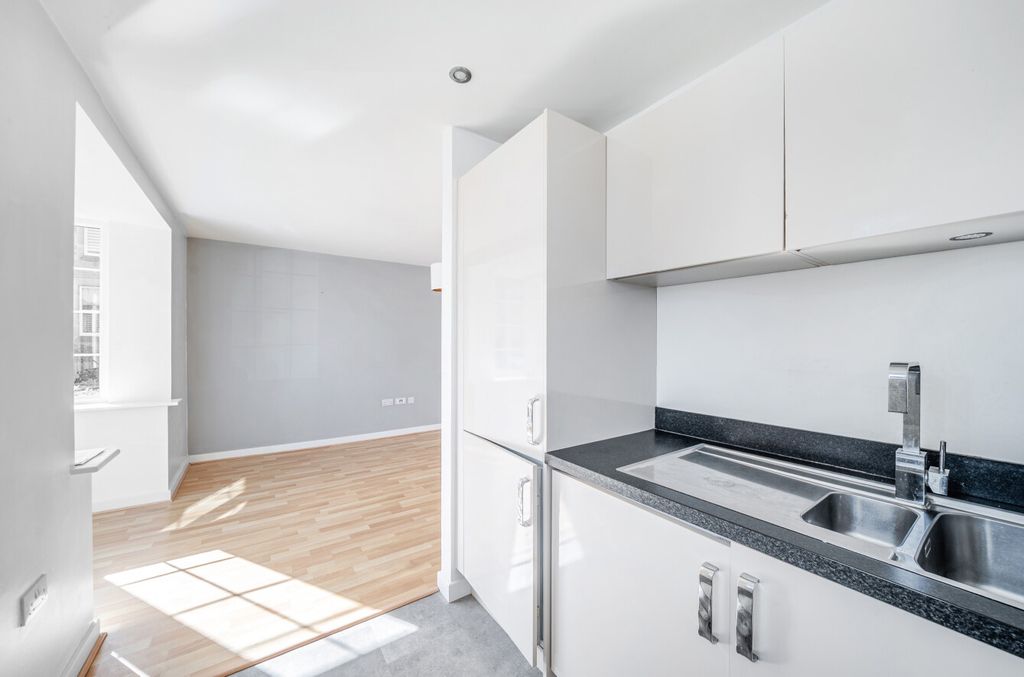 Property photo 3 of 10 1437059-6-69dcc6A...