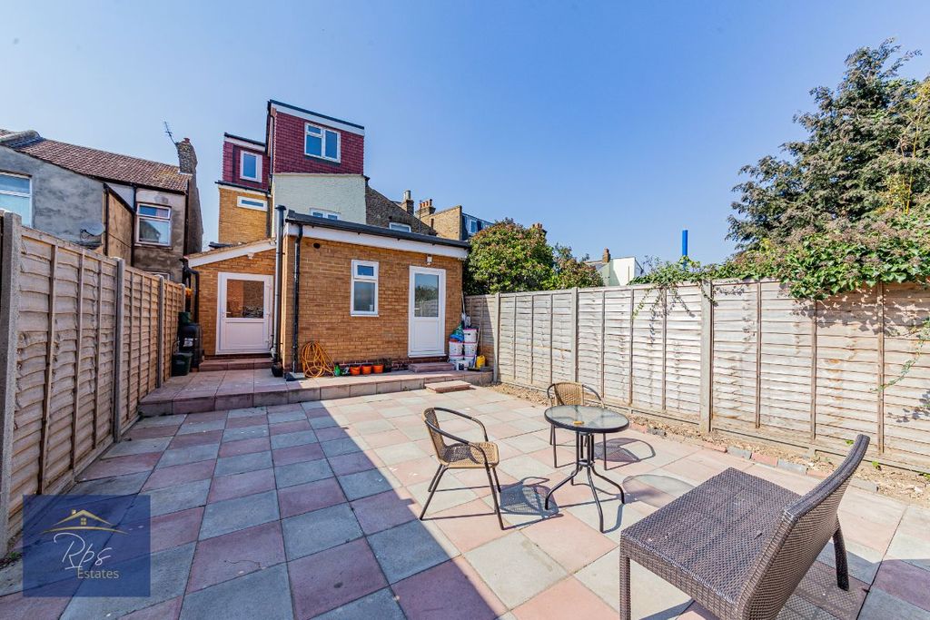 Property photo 3 of 19