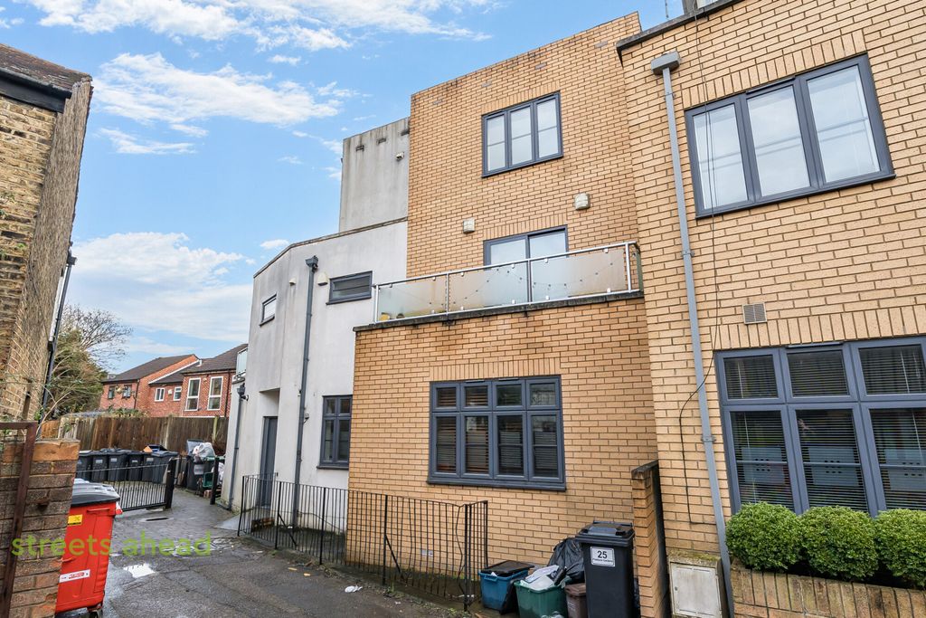 Property photo 2 of 18 403c038B-Ef35-456...