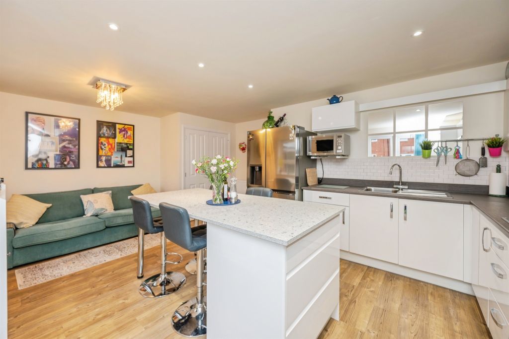 Property photo 2 of 23