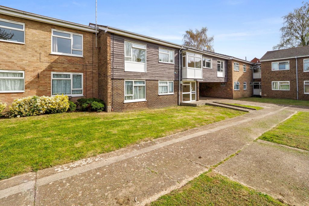 Property photo 1 of 15 Flat 49, Peregrine Drive, Sittingbourne, Me10 4Tz