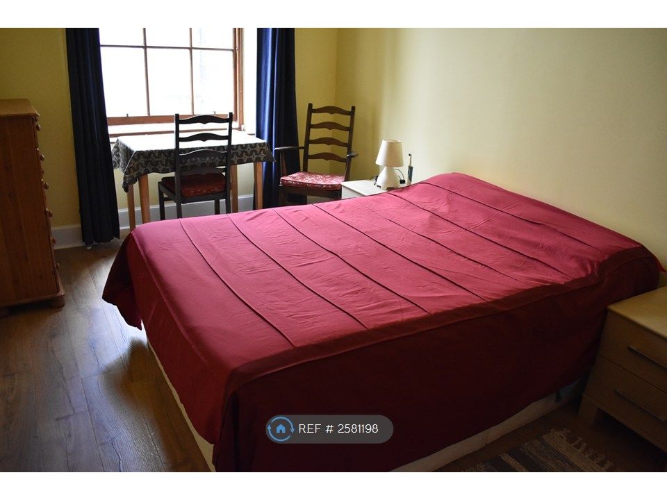 Property photo 2 of 12 Double Bedroom (Back)