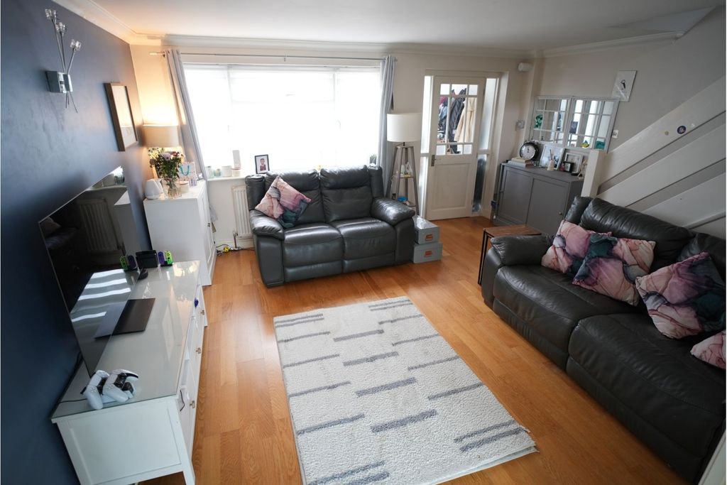 Property photo 3 of 17 Living Room