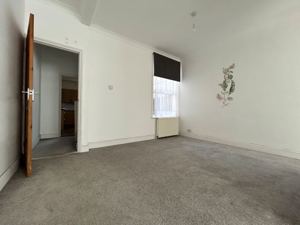 Property photo 1 of 5 Bedroom