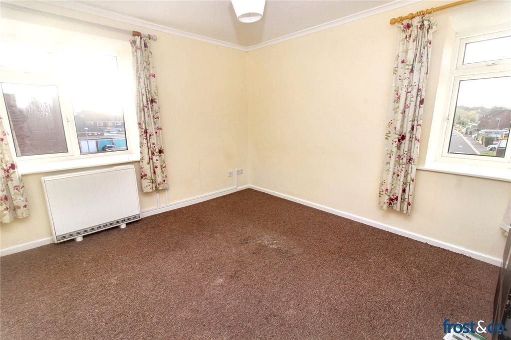 Property photo 2 of 8 Lounge