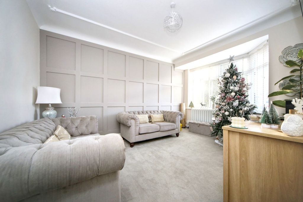 Property photo 2 of 27