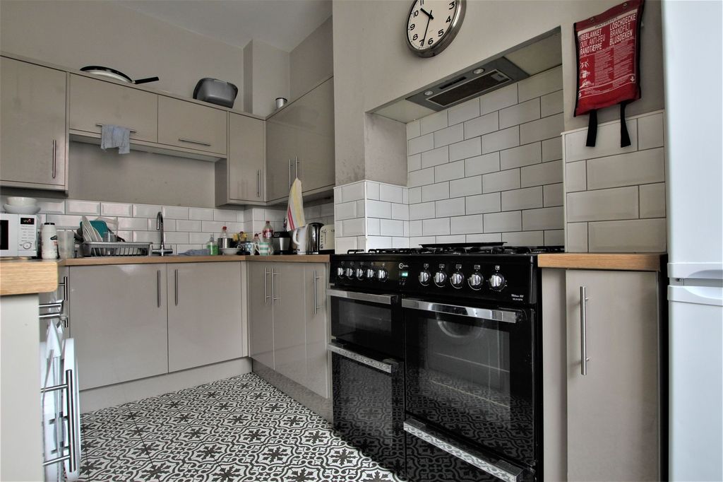 Property photo 3 of 13 Photo 8