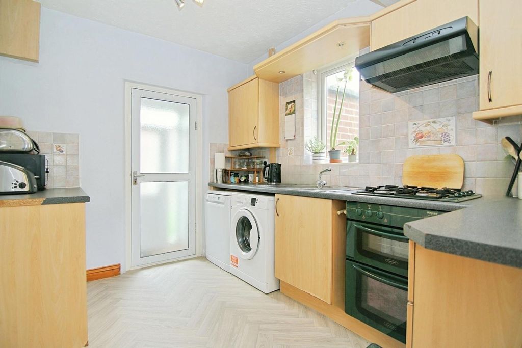 Property photo 2 of 17 Kitchen Diner