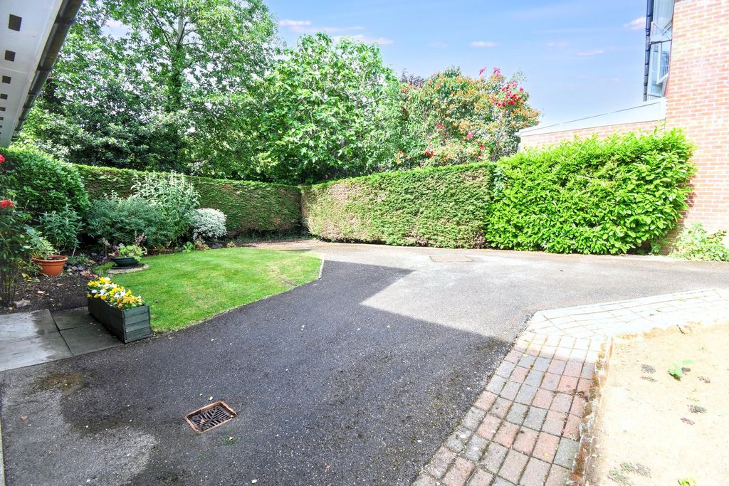 Property photo 2 of 26
