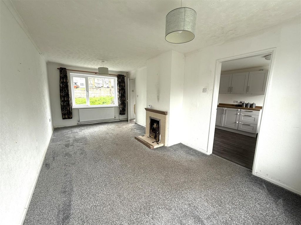 Property photo 3 of 14 4 Uplands Lounge.Jpeg