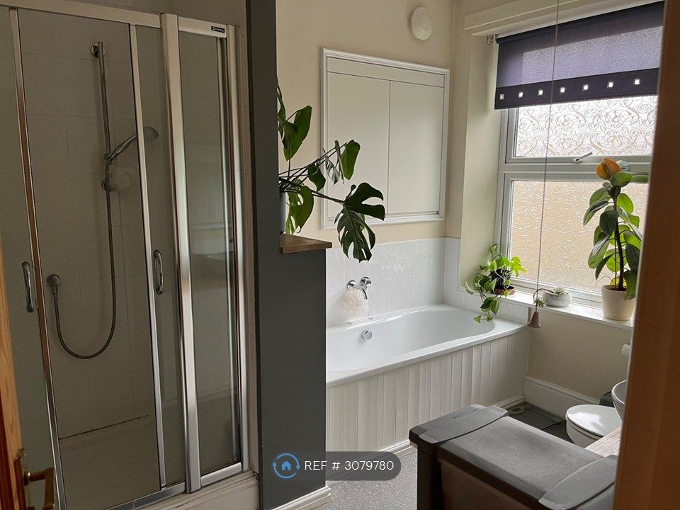 Property photo 1 of 6 Bathroom