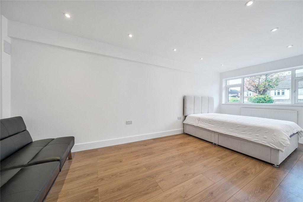 Property photo 3 of 19 Picture No. 12