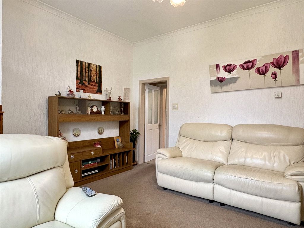 Property photo 3 of 15 Lounge