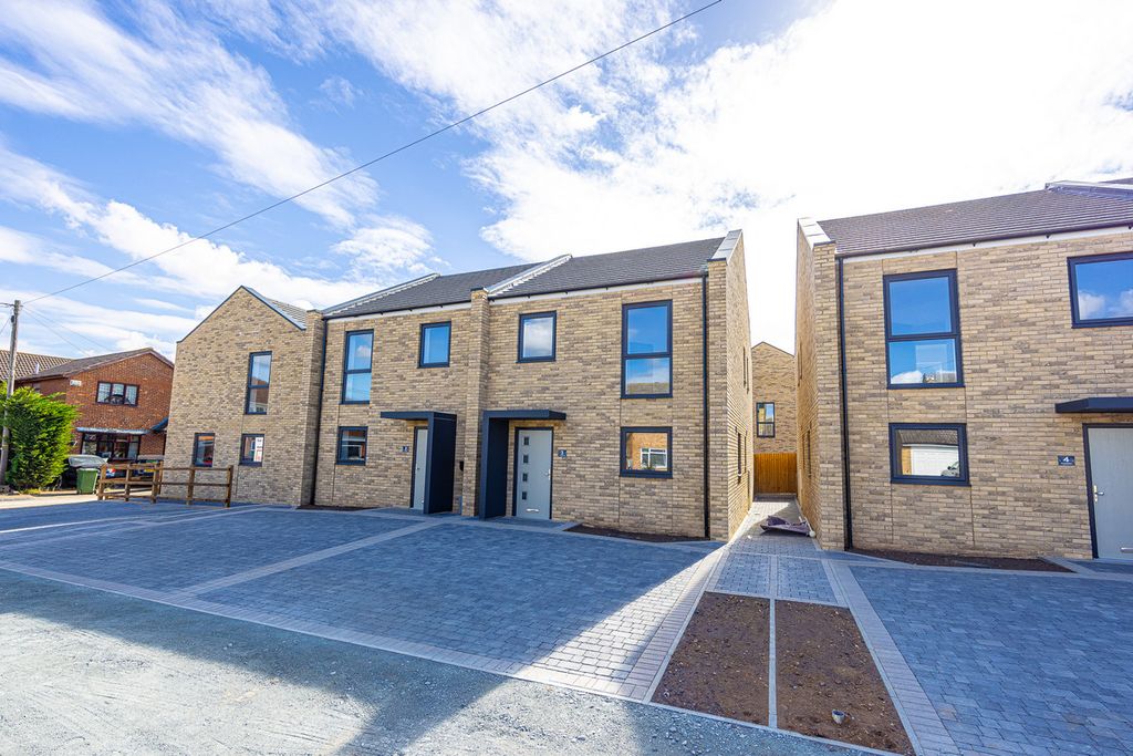 Property photo 1 of 21