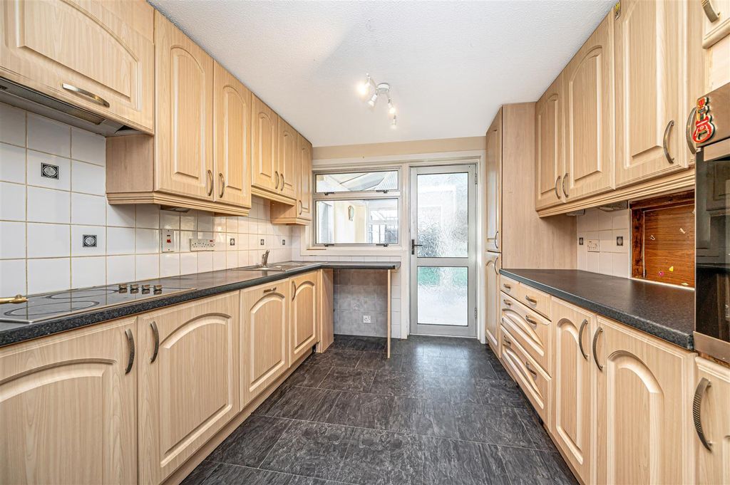 Property photo 3 of 25 Untitled (6 Of 1).Jpg