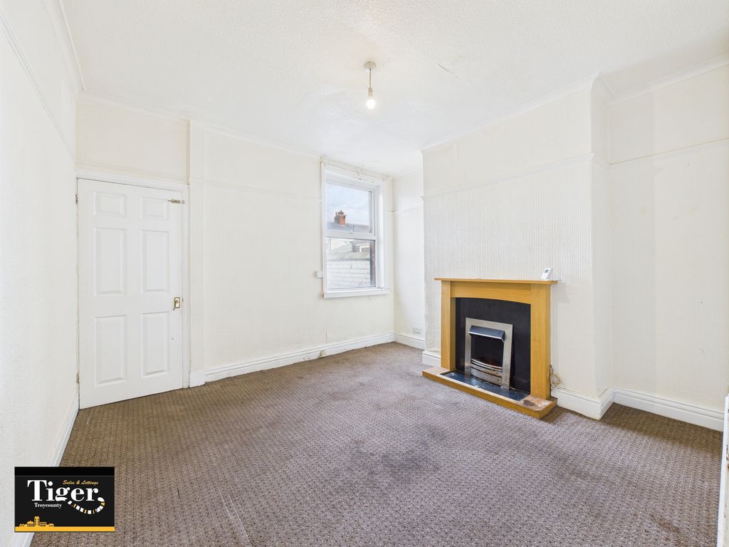 Property photo 3 of 10 Cam03440G0-Pr0388-Still002