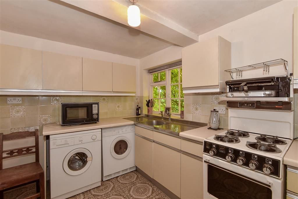 Property photo 1 of 7 Kitchen