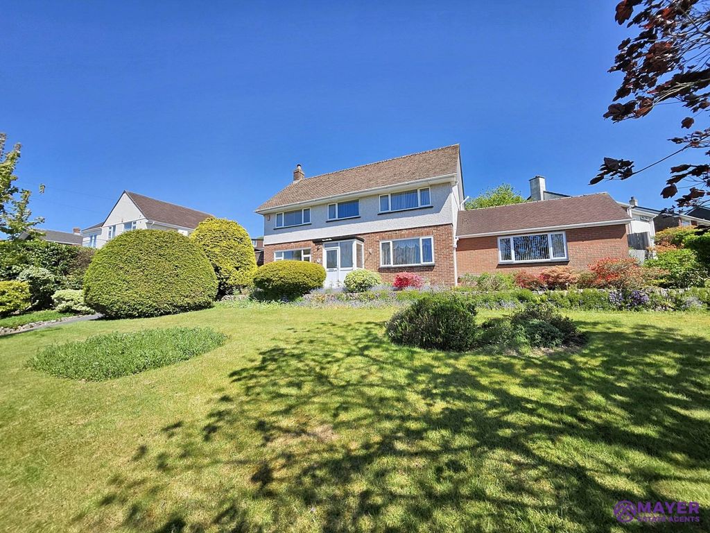 Property photo 2 of 17