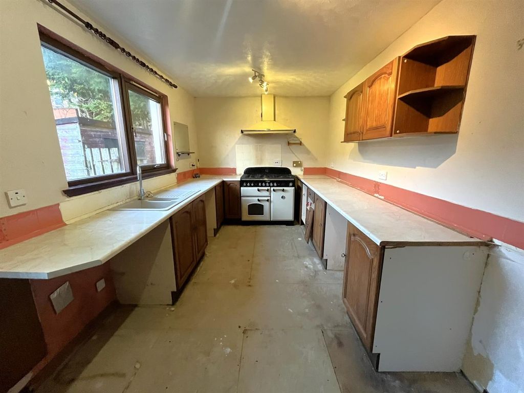 Property photo 3 of 20 Kitchen