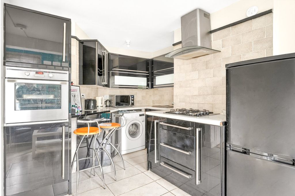 Property photo 3 of 19